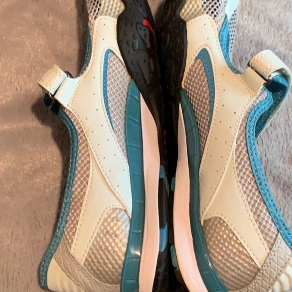 Ecco size 40 / 9 leather blue/aqua & white   Mary Jane style sneaker EUC - Picture 3 of 7